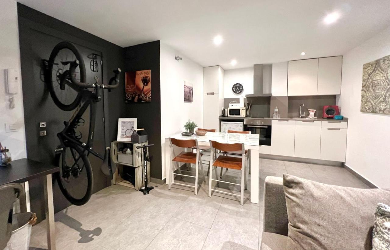 Flateli Montjuic Apartman Girona Kültér fotó